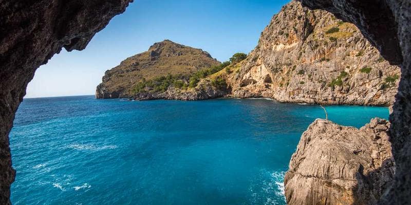 How Much Do Quartz Worktops Cost in Hereford? (A 2025 Price Guide)